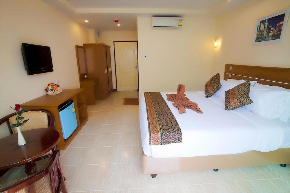 Iris Residence Pattayaroomsrooms Image 11