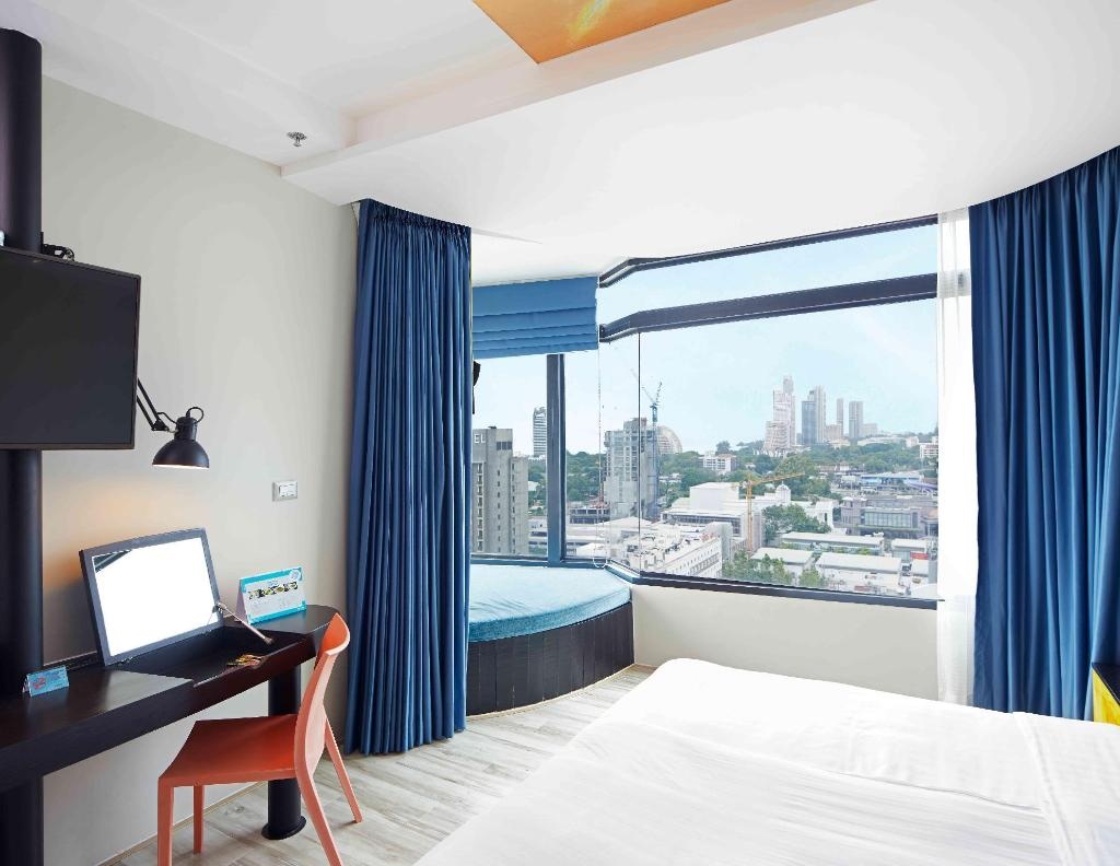 Siam Siam Design Hotel PattayaroomsStudio Ocean View 1 King View17