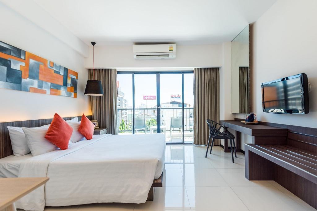 Hotel J ResidenceroomsDeluxe City View King Room View1