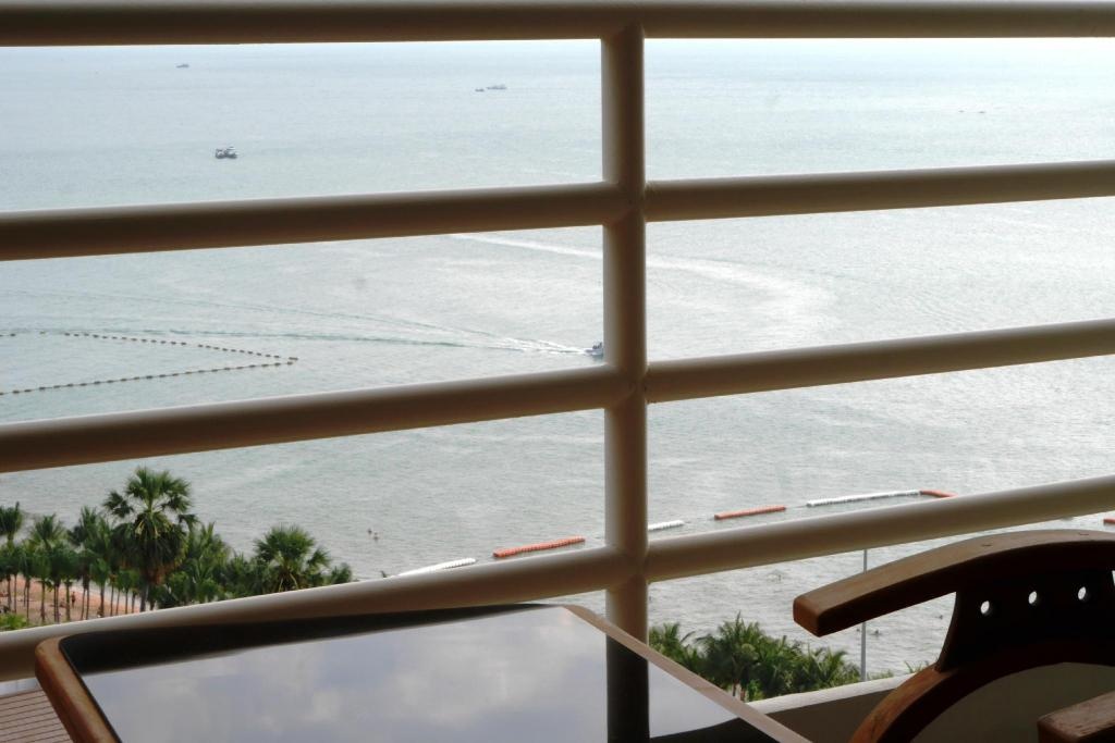 Beach Front Condo Sea ViewfacilitiesBalconyterrace4