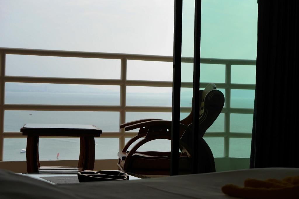 Beach Front Condo Sea ViewfacilitiesBalconyterrace6