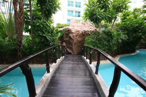 Amazon Residence Condo Water Park PattayapropertyviewsEntrance2