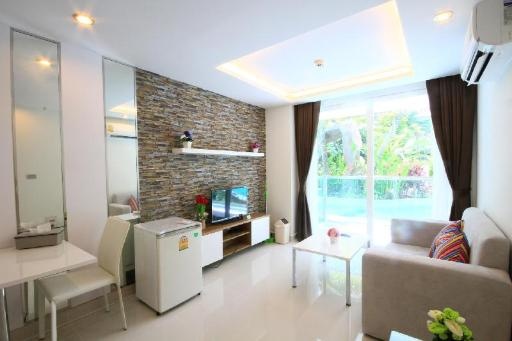 Amazon Residence Condo Water Park PattayaroomsPool Access Grand Deluxe Room2
