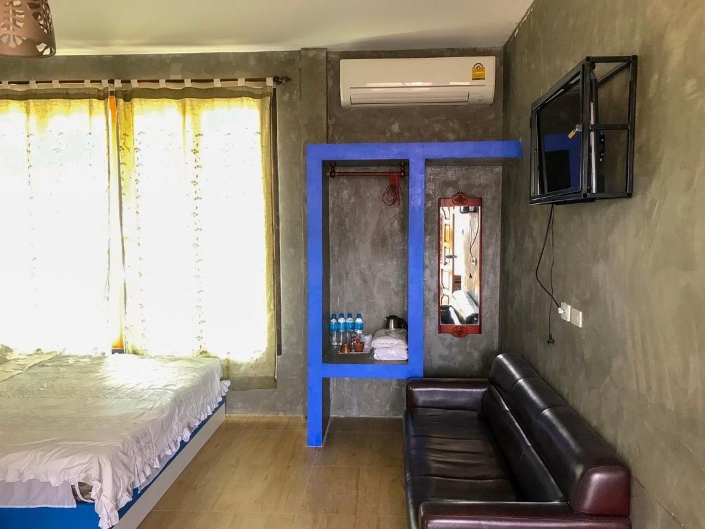 BaanSuantip Resort SattahiproomsFamily Deluxe Suite16