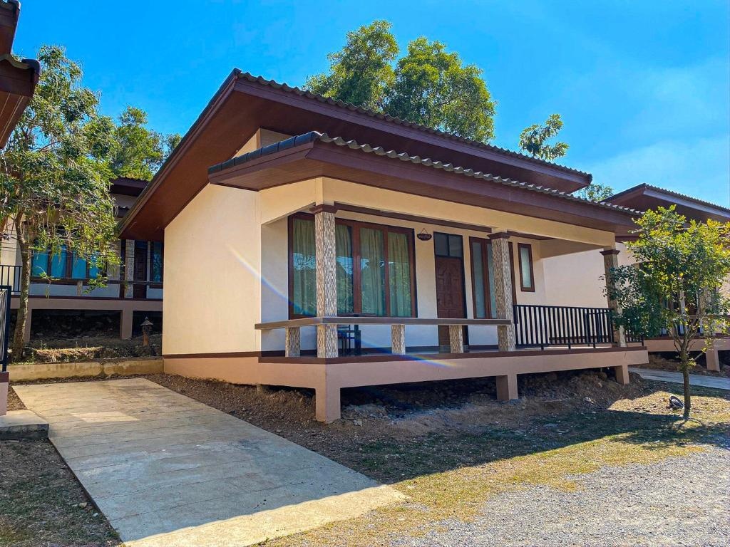 BaanSuantip Resort Sattahiproomsrooms Image 1212