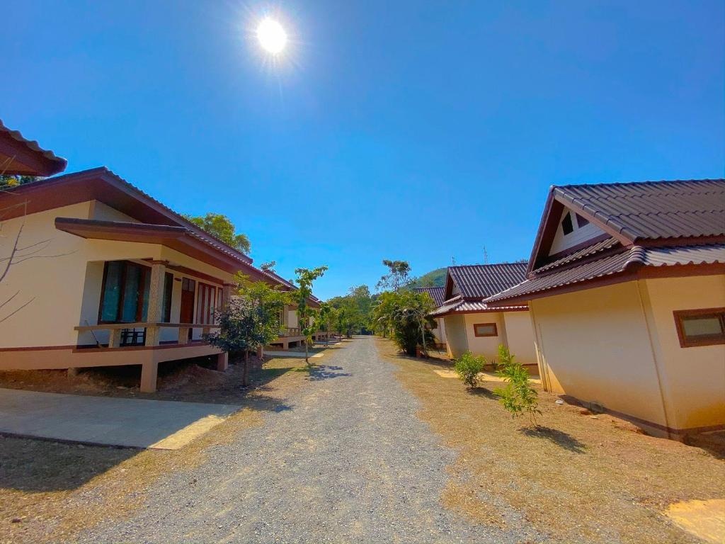 BaanSuantip Resort Sattahiproomsrooms Image 1515