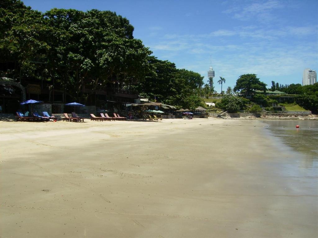 2BR Majestic Residence VillafacilitiesBeach10