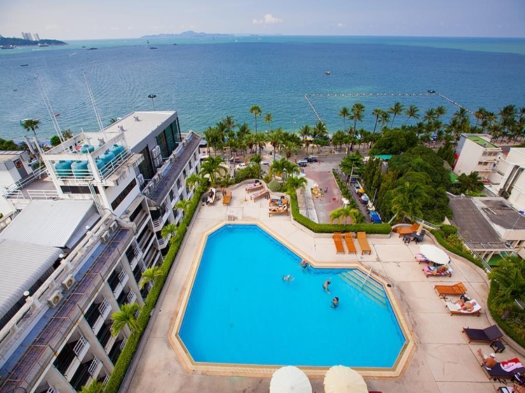 Beach Front Studio Overlooking Pattaya BayfacilitiesSwimming Pool Outdoor4