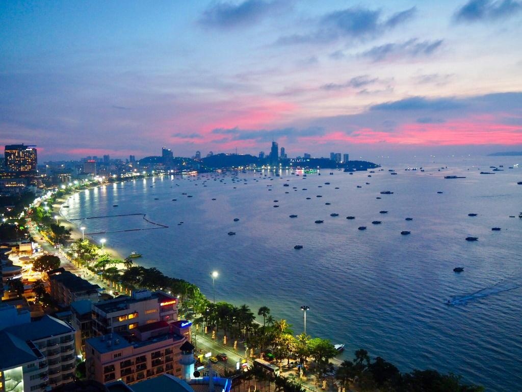 Beach Front Studio Overlooking Pattaya Baypropertyviewspropertyviews Image 11