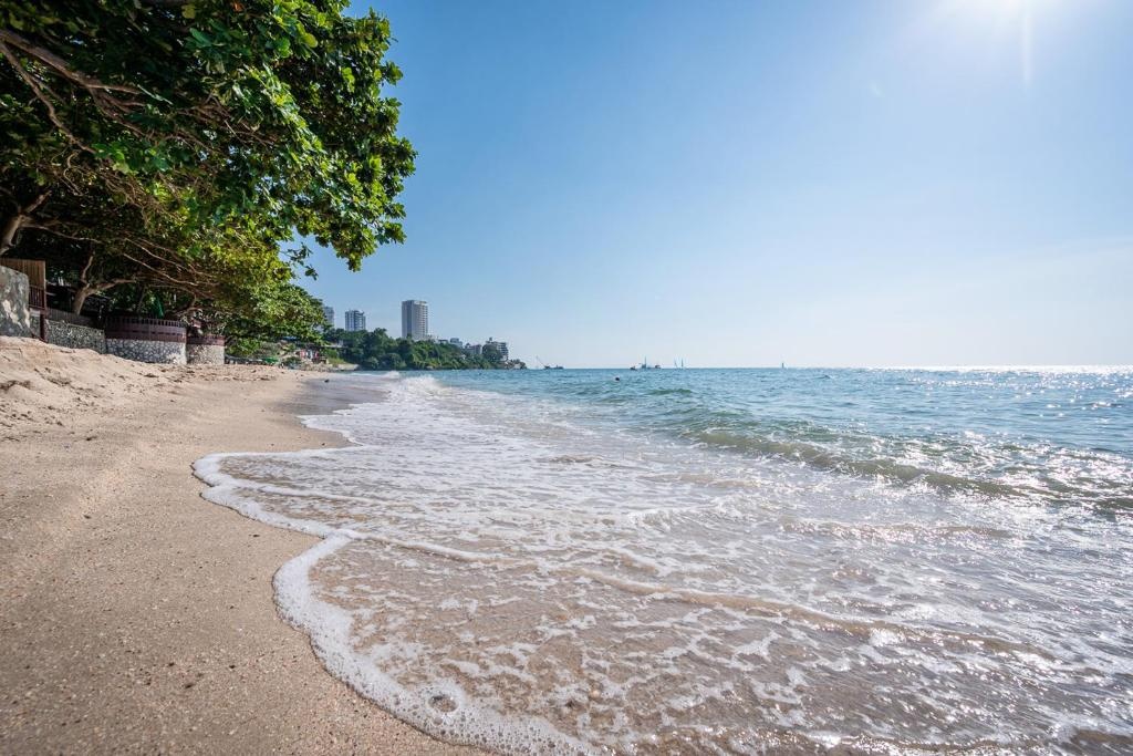 Majestic Residence Pool Villa 4 Bedrooms Private BeachfacilitiesBeach33