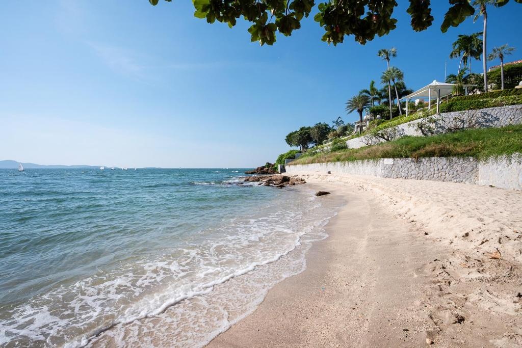 Majestic Residence Pool Villa 4 Bedrooms Private Beachfacilitiesfacilities Image 44