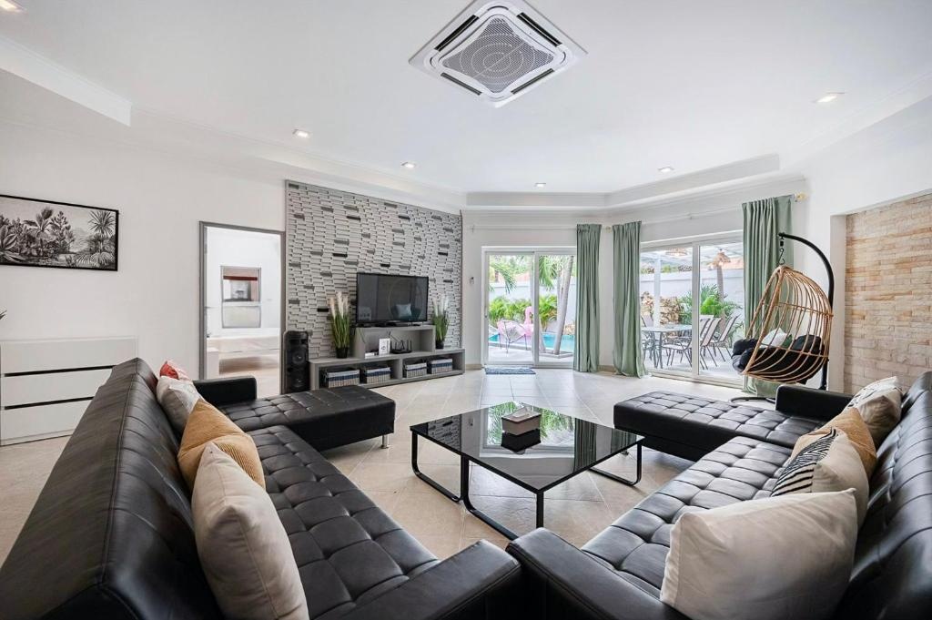 Majestic Residence Pool Villa 4 Bedrooms Private Beachfacilitiesfacilities Image 66