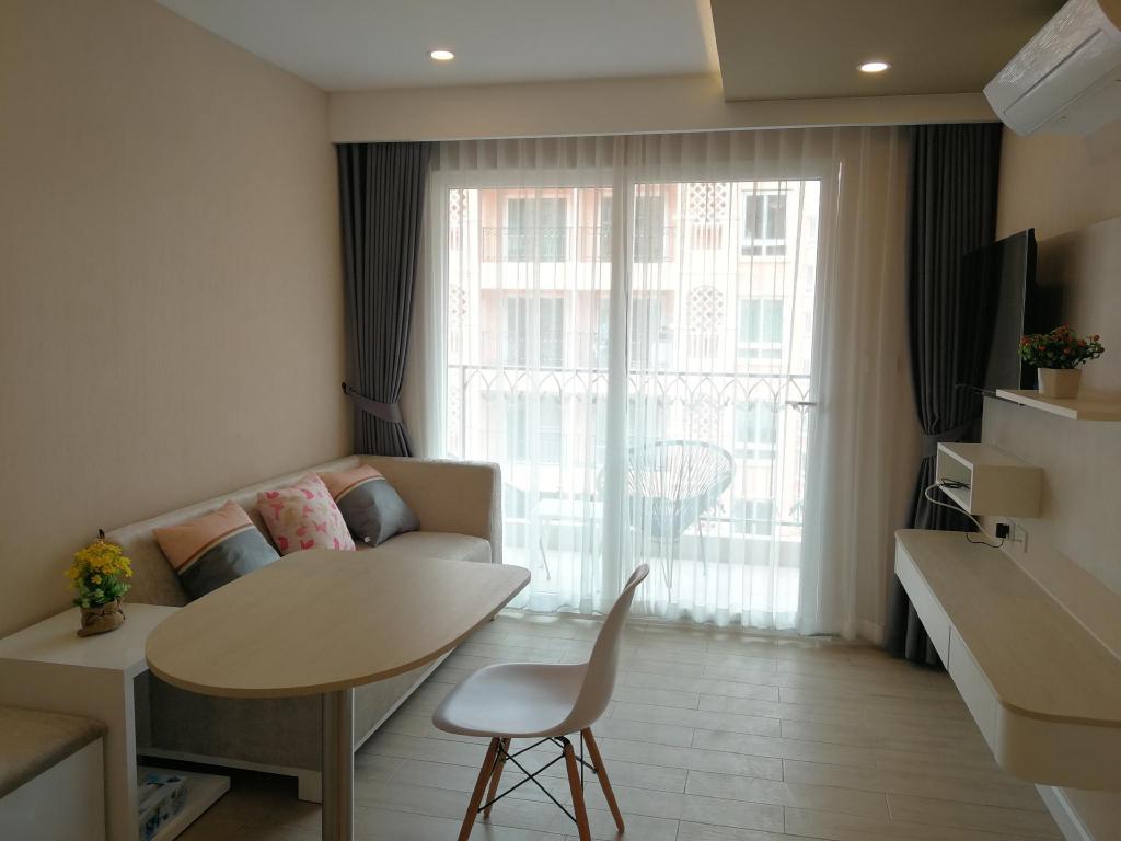 Seven Seas Condo With Huge Swimming Pool