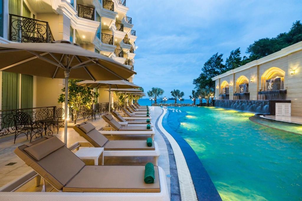 LK Emerald BeachfacilitiesBalconyterrace3