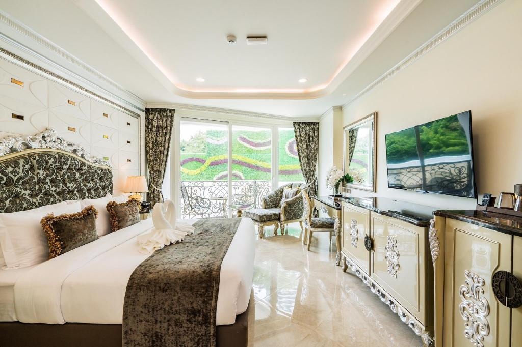 LK Emerald BeachroomsDeluxe Pool Access Room2