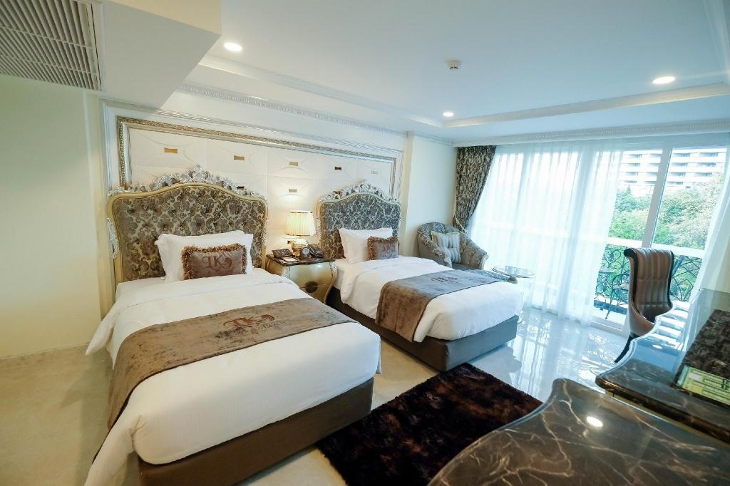 LK Emerald BeachroomsDeluxe Twin Bed City View Bedroom8