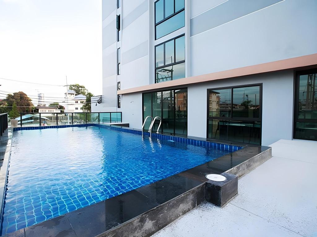 B2 South Pattaya Premier Hotel  Facilities  Swimming Pool Outdoor 3