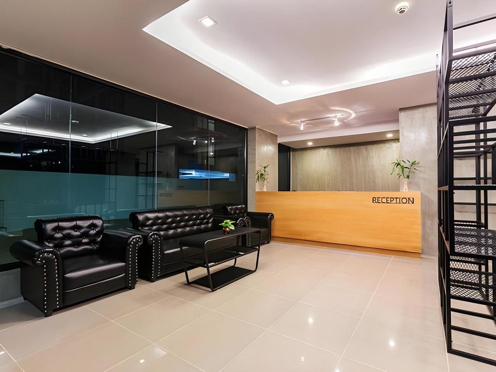 B2 South Pattaya Premier Hotel  Property Views  Lobby 4