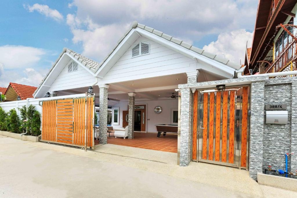Gala Villa W Private Pool Sauna Snooker BBQpropertyviewsEntrance2