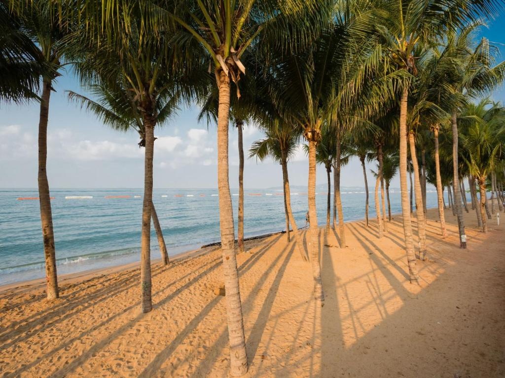 Dusit Grand Park PattayafacilitiesBeach43