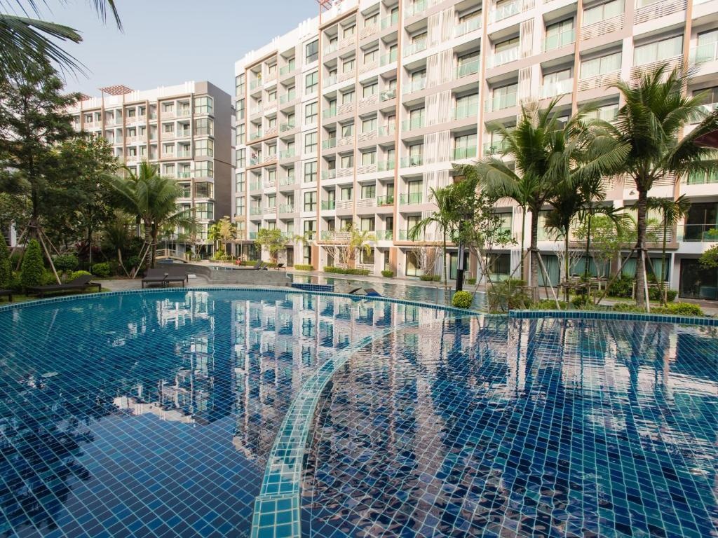 Dusit Grand Park PattayafacilitiesSwimming Pool18   Copy