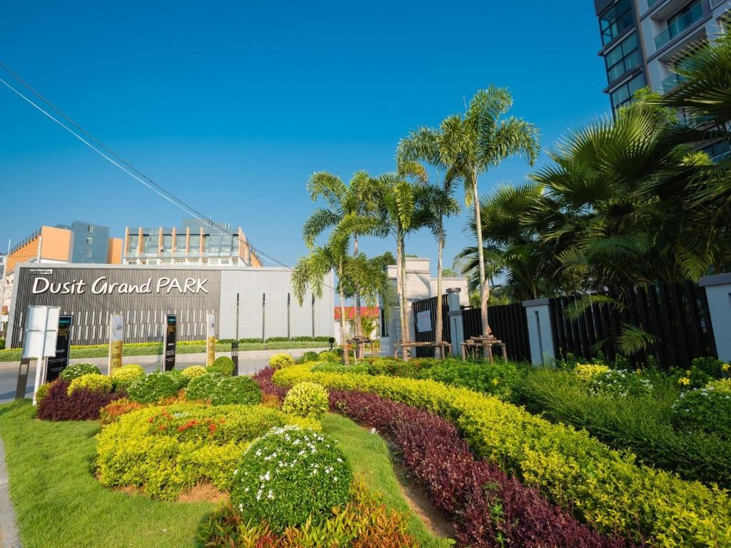 Dusit Grand Park PattayapropertyviewsEntrance2