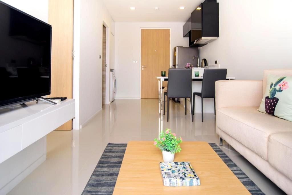 Justar Pattaya The Urban Attitude Branchrooms1 Bedroom Pool View Apartment Room Plan3