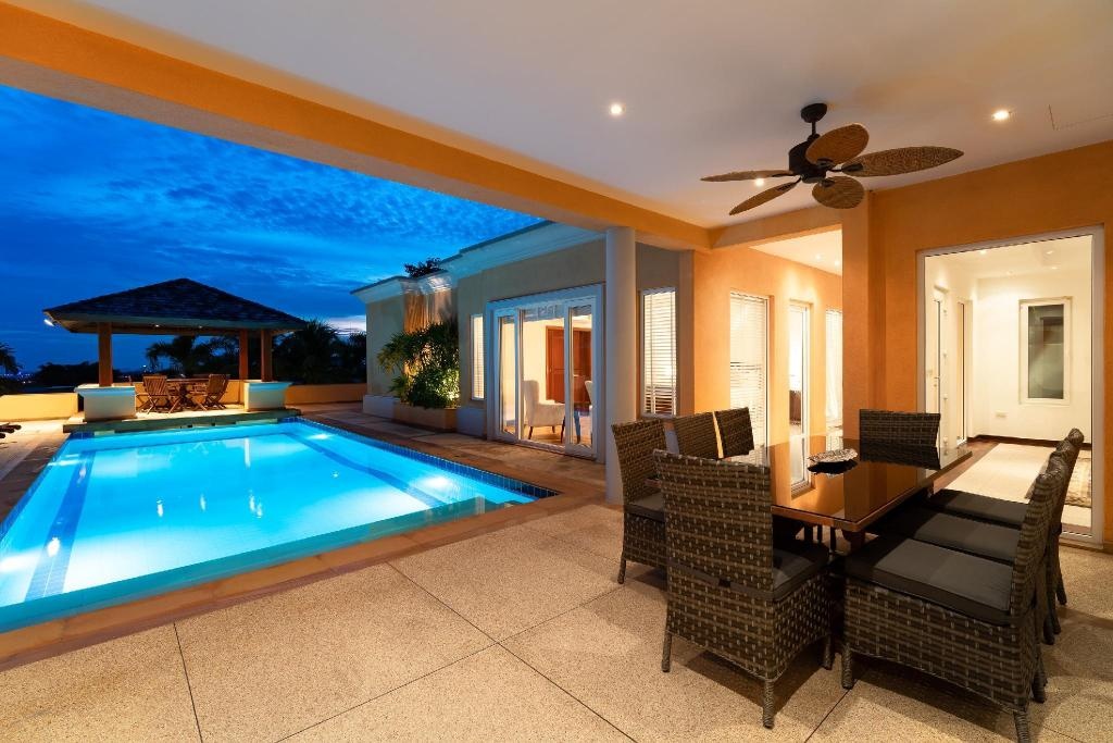 Sunset View Luxury Pool Villa 4 BR 8 10 PersonsfacilitiesBalconyterrace10