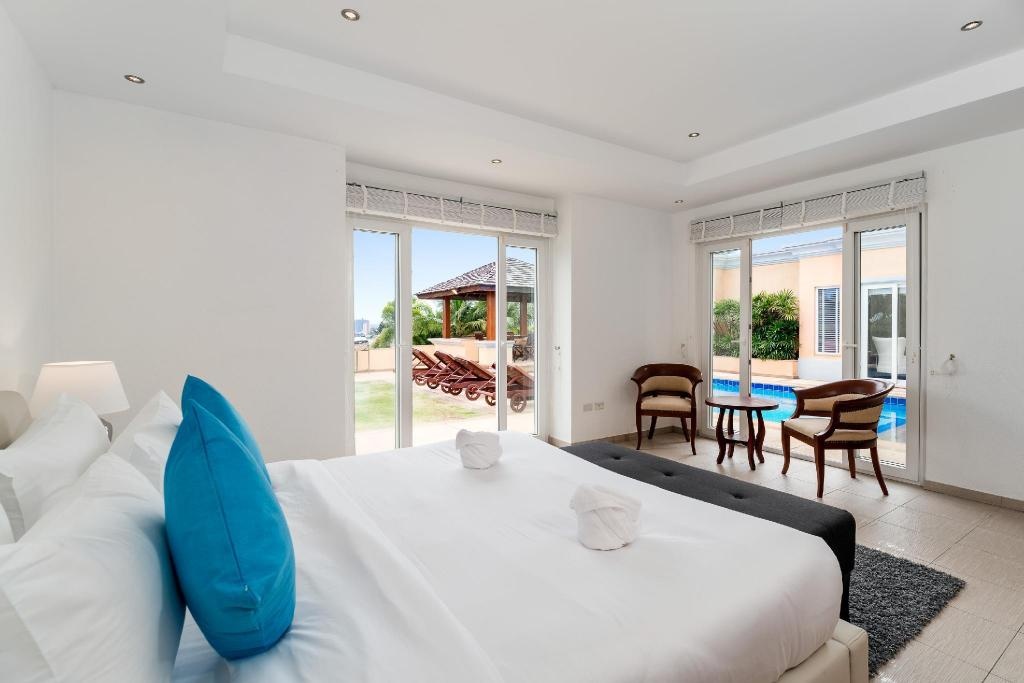 Sunset View Luxury Pool Villa 4 BR 8 10 PersonsfacilitiesBedroom8