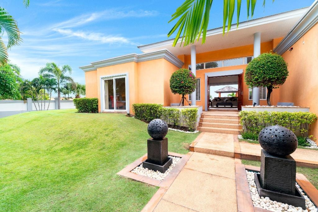 Sunset View Luxury Pool Villa 4 BR 8 10 PersonsfacilitiesGarden9