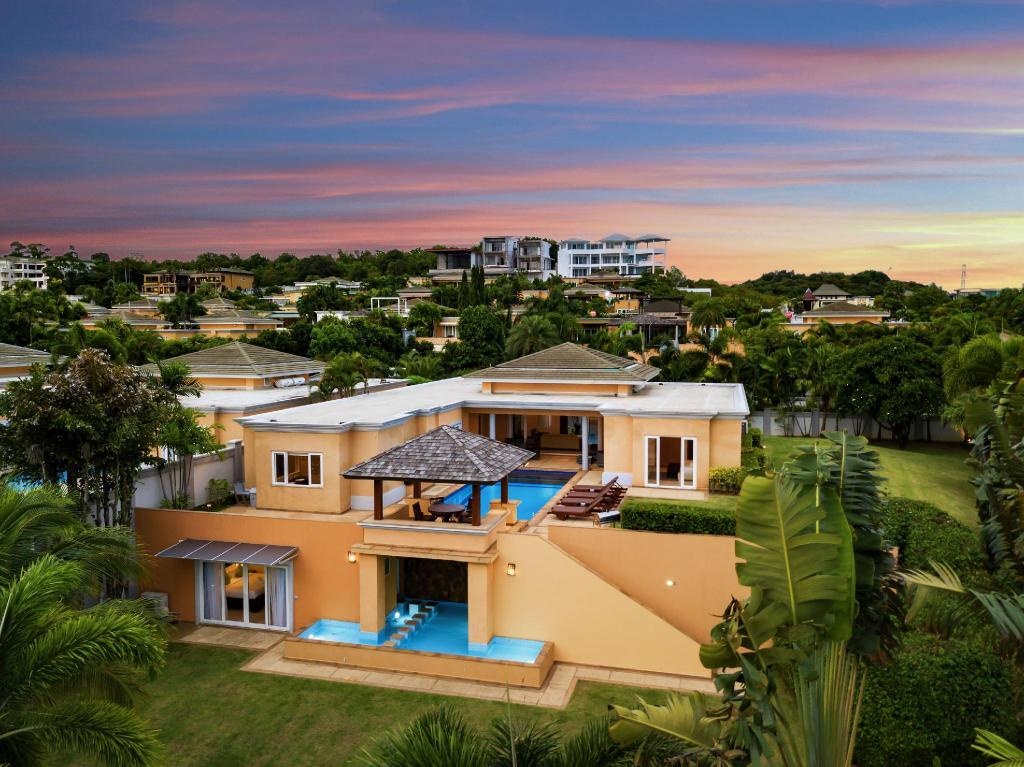 Sunset View Luxury Pool Villa 4 BR 8 10 PersonspropertyviewsExterior View5