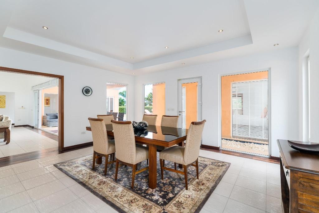 Sunset View Luxury Pool Villa 4 BR 8 10 PersonspropertyviewsInterior View10