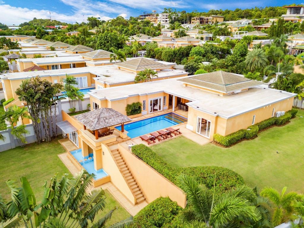 Sunset View Luxury Pool Villa 4 BR 8 10 PersonspropertyviewsView3