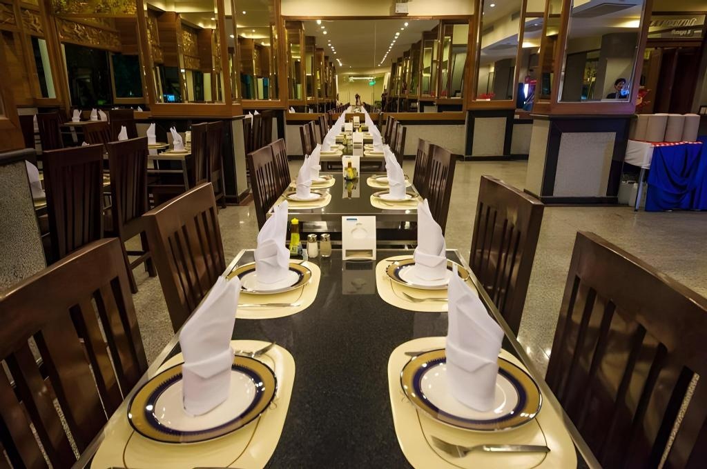 Boutique City And Bravo Hotel Pattayadiningdining Image 44