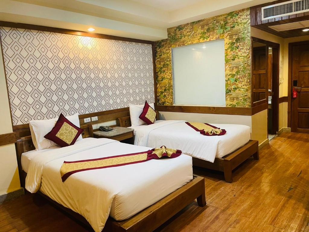 Boutique City And Bravo Hotel PattayaroomsSuperior Twin No View Bedroom6
