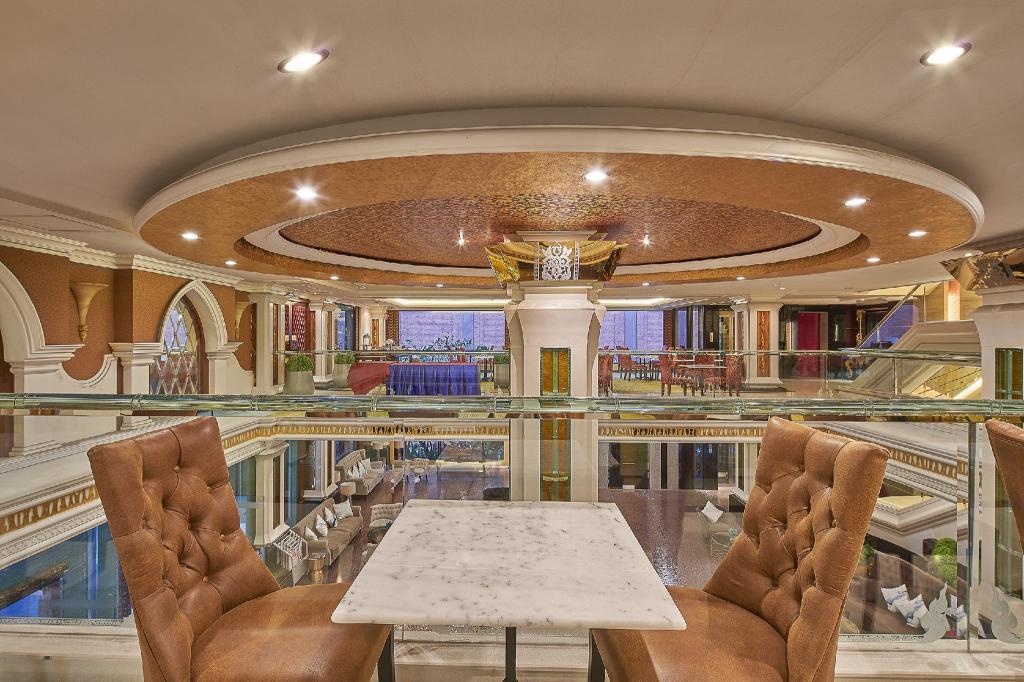 Floral Hotel Dolphin Circle PattayadiningCoffee Shop3