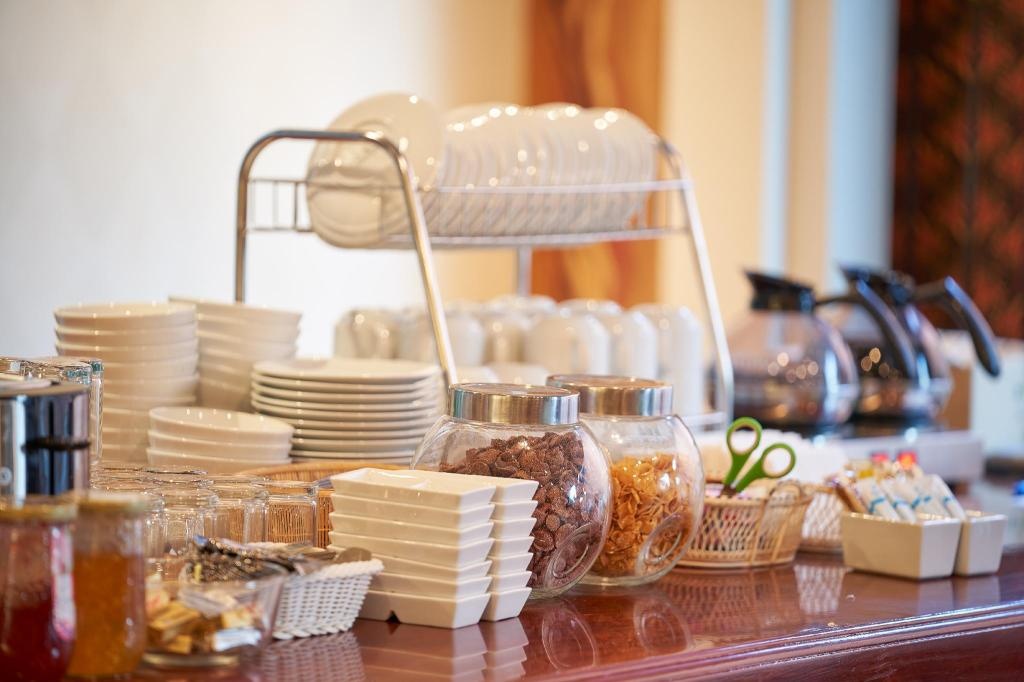 Floral Hotel Dolphin Circle PattayadiningFood And Beverages7