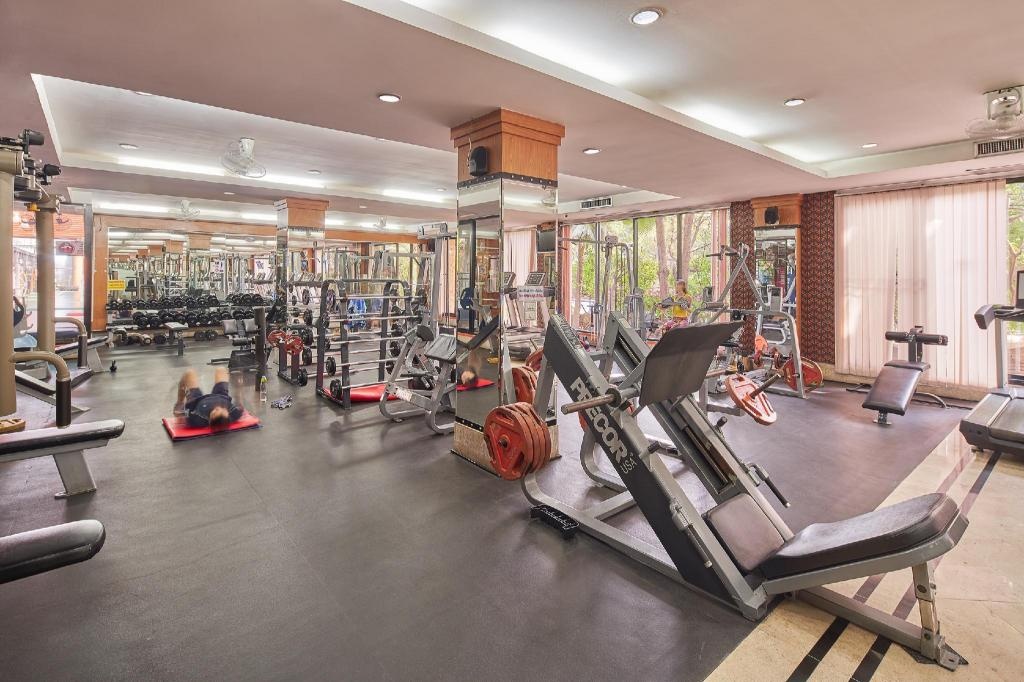 Floral Hotel Dolphin Circle PattayafacilitiesFitness Center4