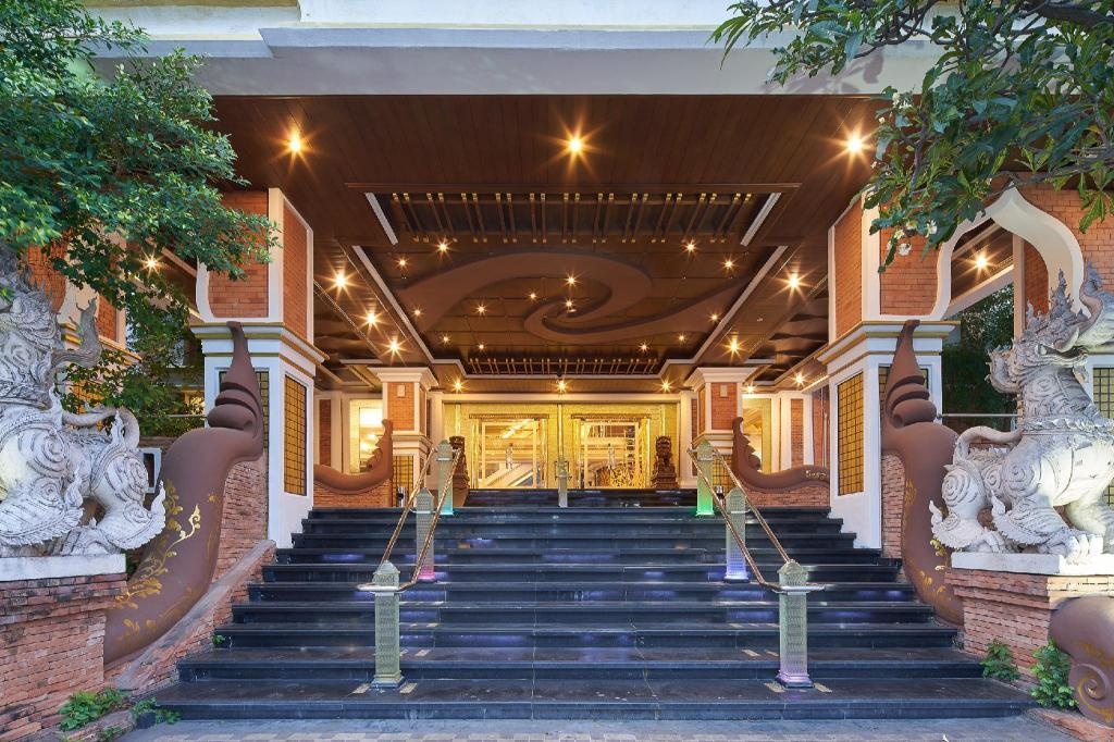 Floral Hotel Dolphin Circle PattayapropertyviewsEntrance1