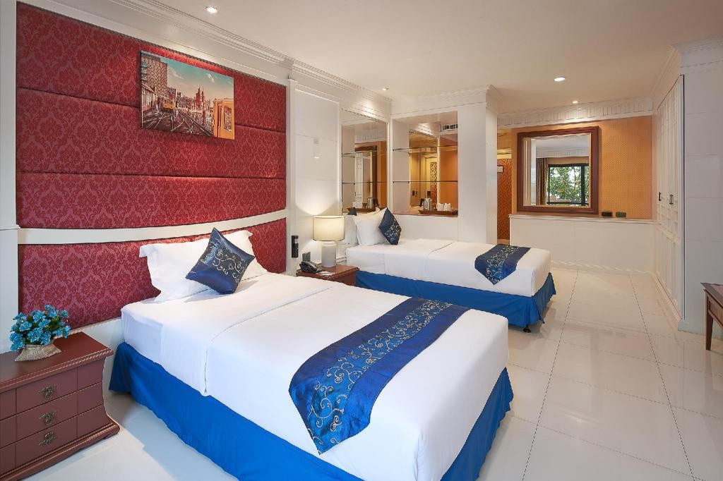 Floral Hotel Dolphin Circle PattayaroomsDeluxe Twins Bed7