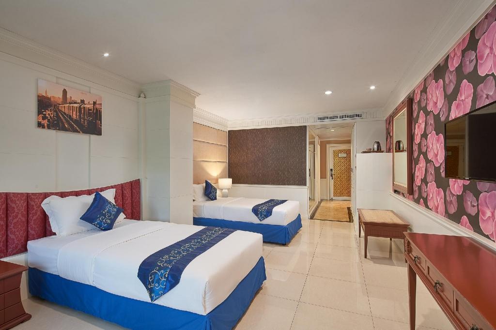 Floral Hotel Dolphin Circle PattayaroomsGrand Deluxe Twin Bedroom10