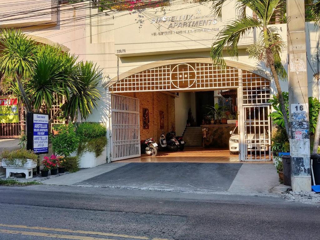 Amstellux Apartments No8propertyviewsEntrance1
