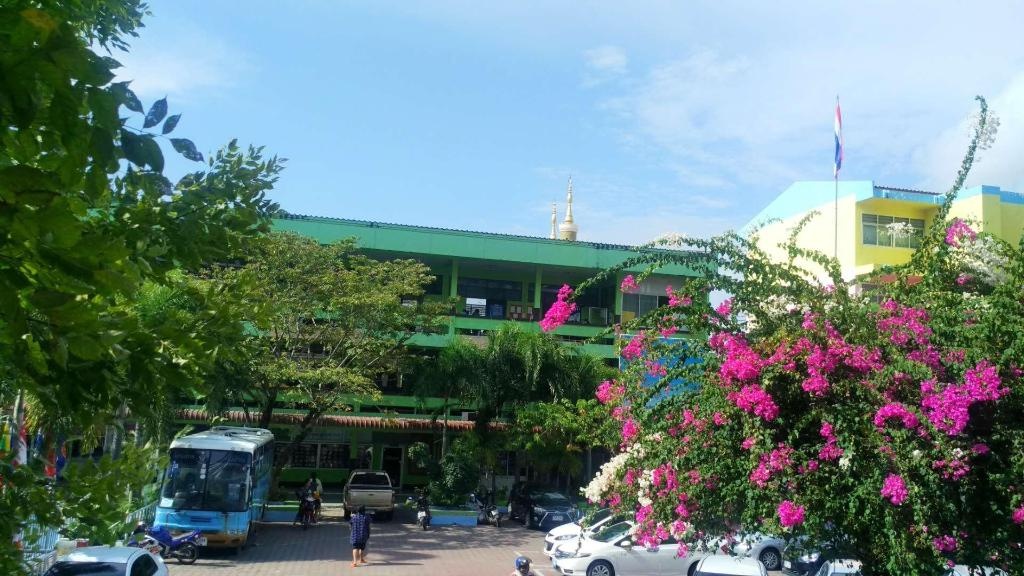 UIhome New 2 Bedroom Apartment 208propertyviewsExterior View3