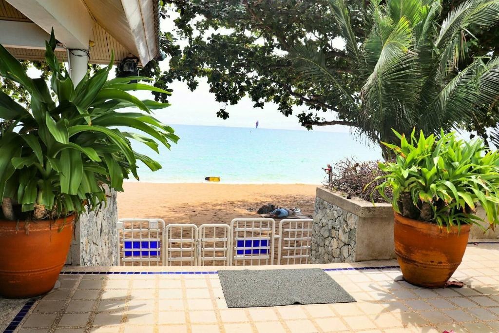 Absolute Beachfront Romantic And Fun GetawayfacilitiesBeach14