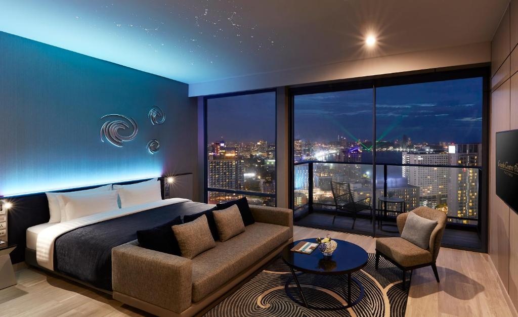 Grande Centre Point PattayafacilitiesBalconyterrace1