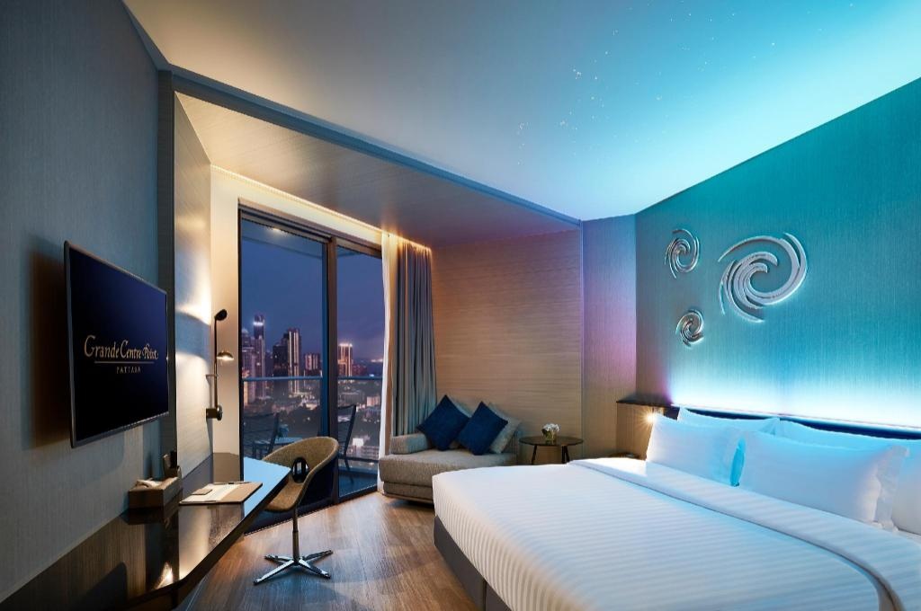 Grande Centre Point PattayaroomsDeluxe Seaview Bed11