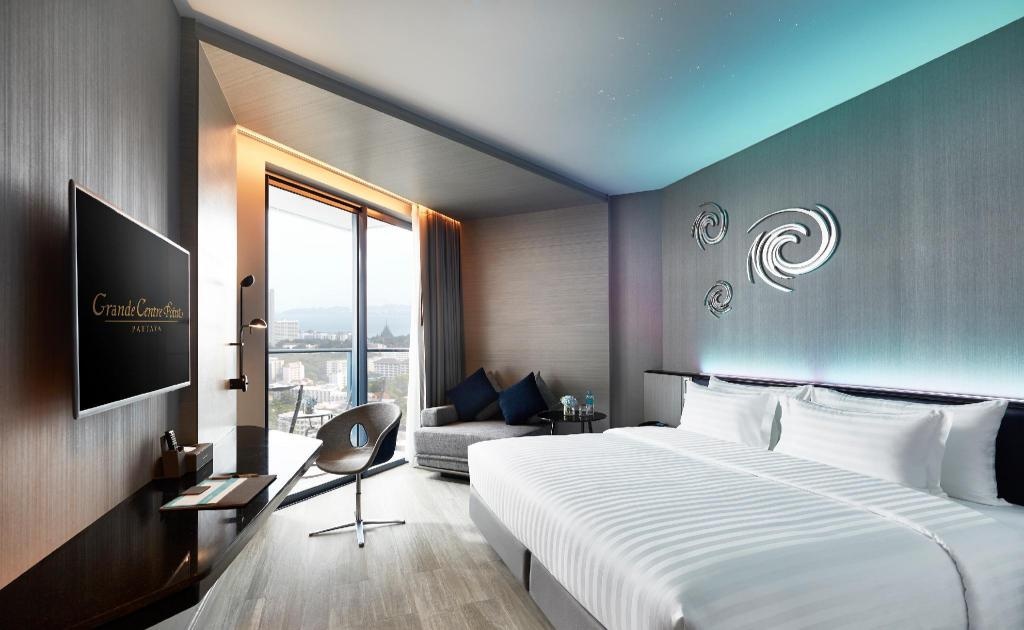 Grande Centre Point PattayaroomsDeluxe Seaview Bedroom7