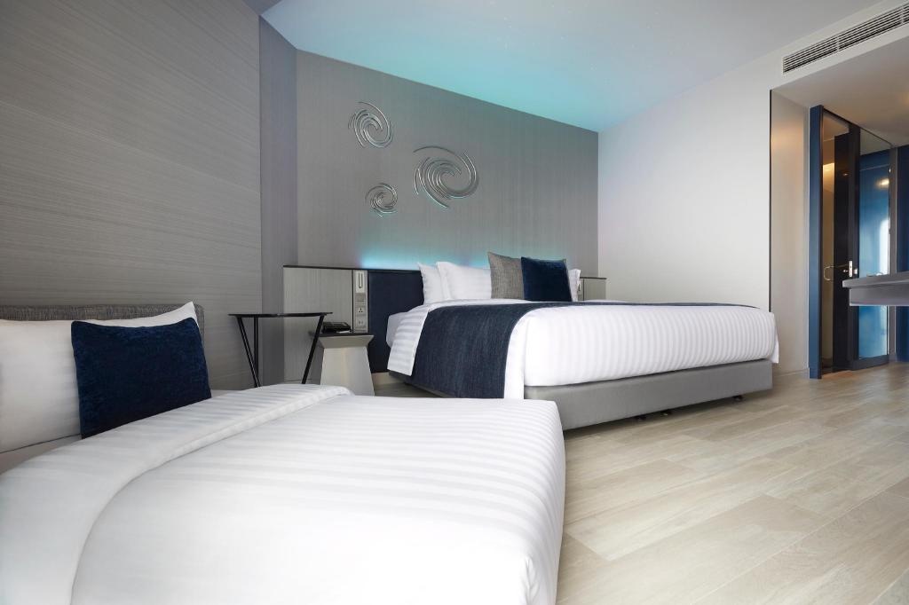 Grande Centre Point PattayaroomsSuperior Sea View Room With Sofa Bed Bed10