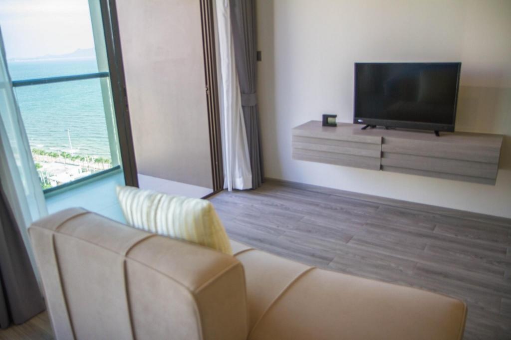Aeras Beach Front Condo Pattaya Jomtein 35 Sqmroomsrooms Image 22