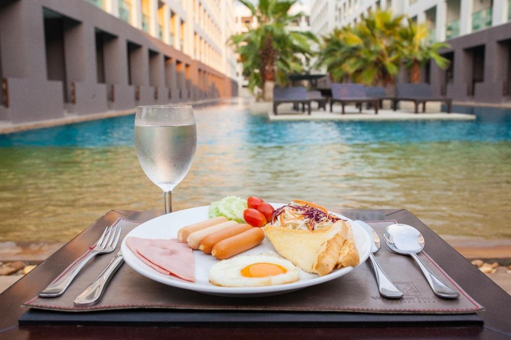 Woraburi Pattaya Resort SpadiningBuffet1